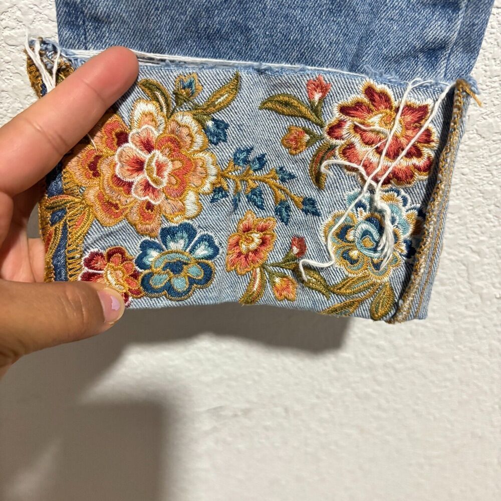 Driftwood Women's Colette Crop Jeans 26 Blue‎ Raw Hem Cuffed Floral Embroidered - Picture 4 of 8